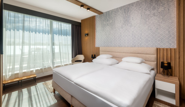 Hunguest Hotel Szeged, Lakosztály (pezsgőfürdővel, pótágyazható)