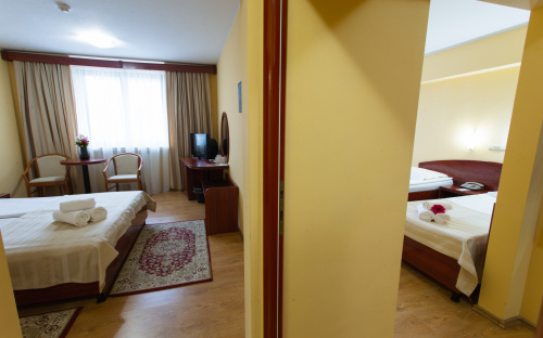 Standard Zimmer mit Verbindungstür - Hunguest Hotel Fenyő - Miercurea Ciuc