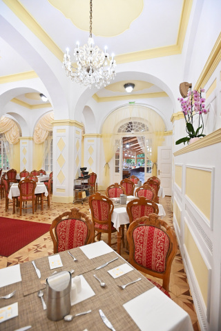 Park Hotel restaurant - Yellow room - Hotel Eger & Park - Eger